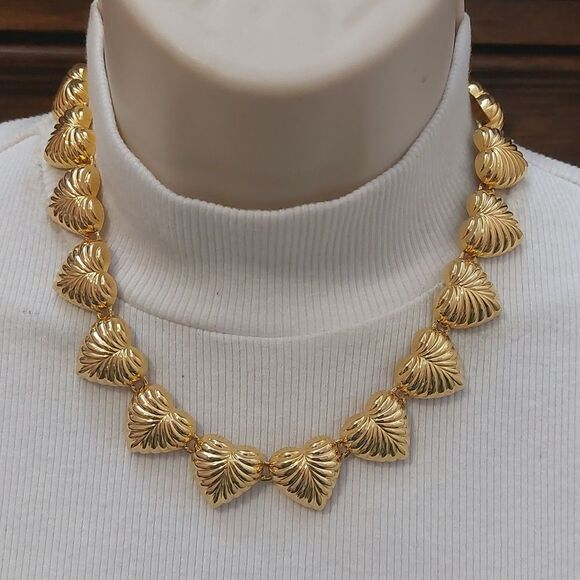 Vintage Jewelry - Gorgeous Vintage Sturdy Heart Shell Links High Gloss Gold Tone Choker Necklace